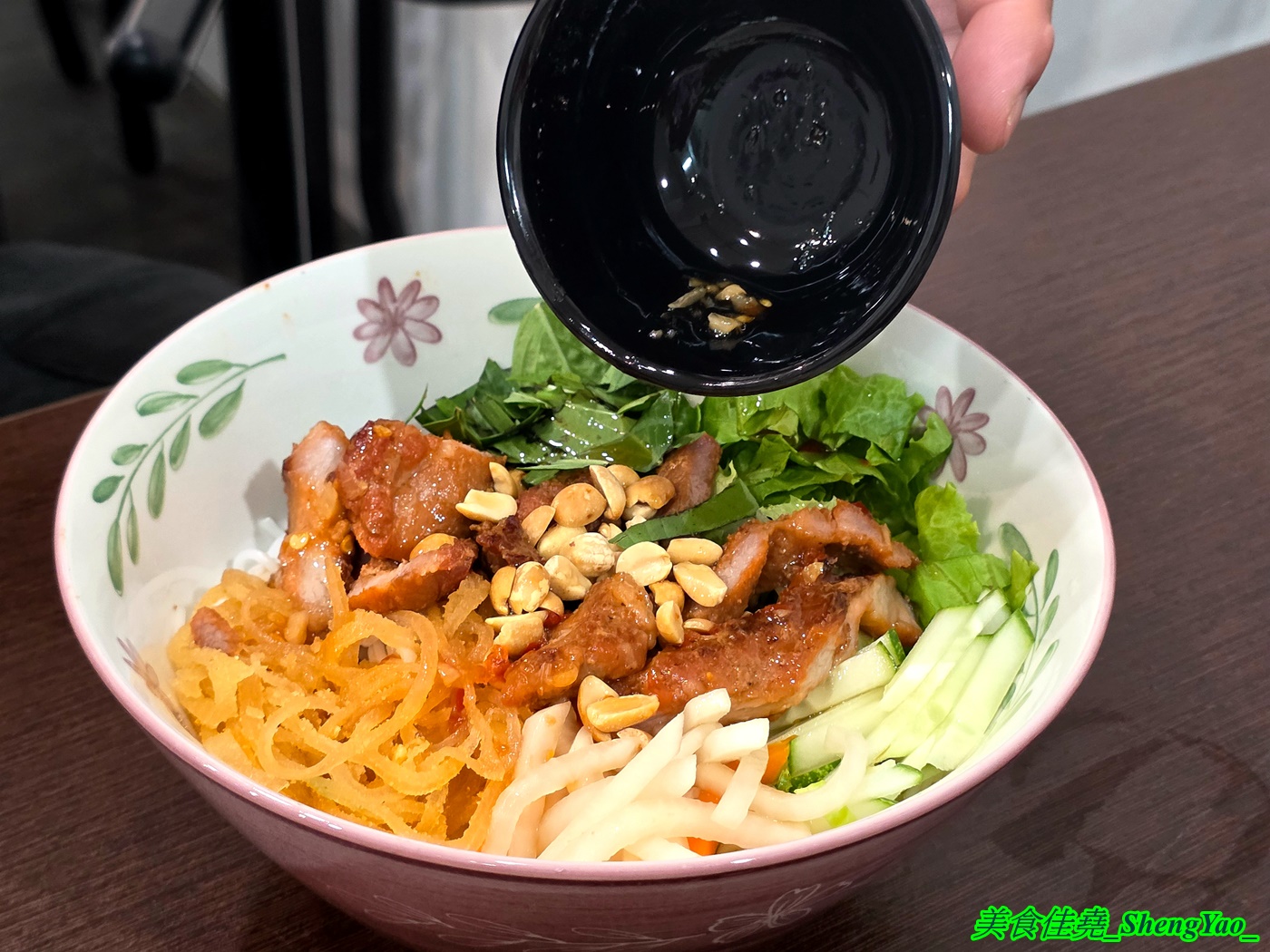 [台中沙鹿]HUONG TRA 香茶越南料理 – 海線新開幕越南料理，吃得到很少見的越南小煎餅和蒸米捲，口味不錯又便宜，內用免費飲料喝到飽。