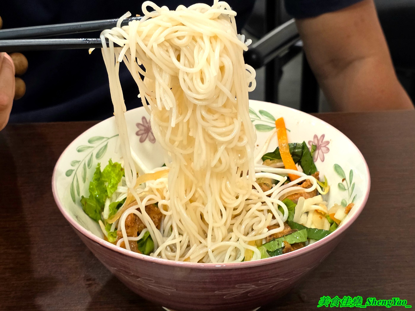 [台中沙鹿]HUONG TRA 香茶越南料理 – 海線新開幕越南料理，吃得到很少見的越南小煎餅和蒸米捲，口味不錯又便宜，內用免費飲料喝到飽。
