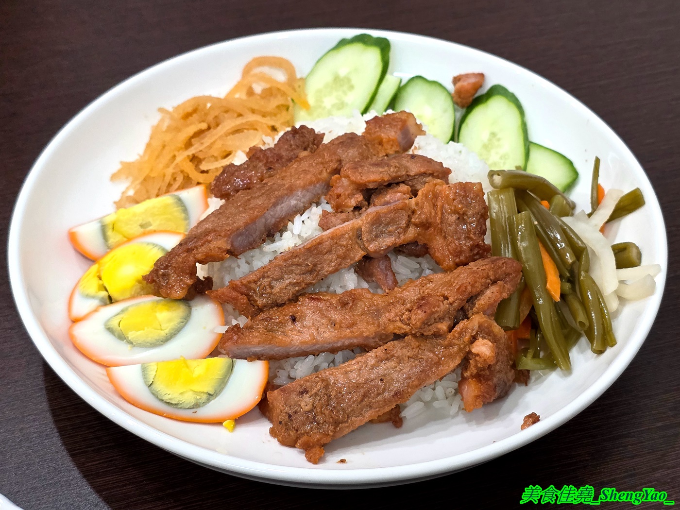[台中沙鹿]HUONG TRA 香茶越南料理 – 海線新開幕越南料理，吃得到很少見的越南小煎餅和蒸米捲，口味不錯又便宜，內用免費飲料喝到飽。