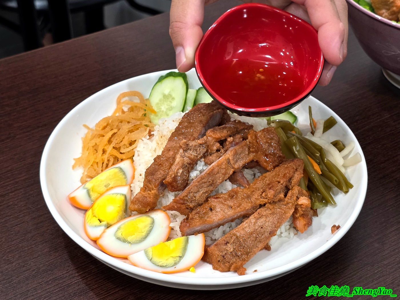 [台中沙鹿]HUONG TRA 香茶越南料理 – 海線新開幕越南料理，吃得到很少見的越南小煎餅和蒸米捲，口味不錯又便宜，內用免費飲料喝到飽。