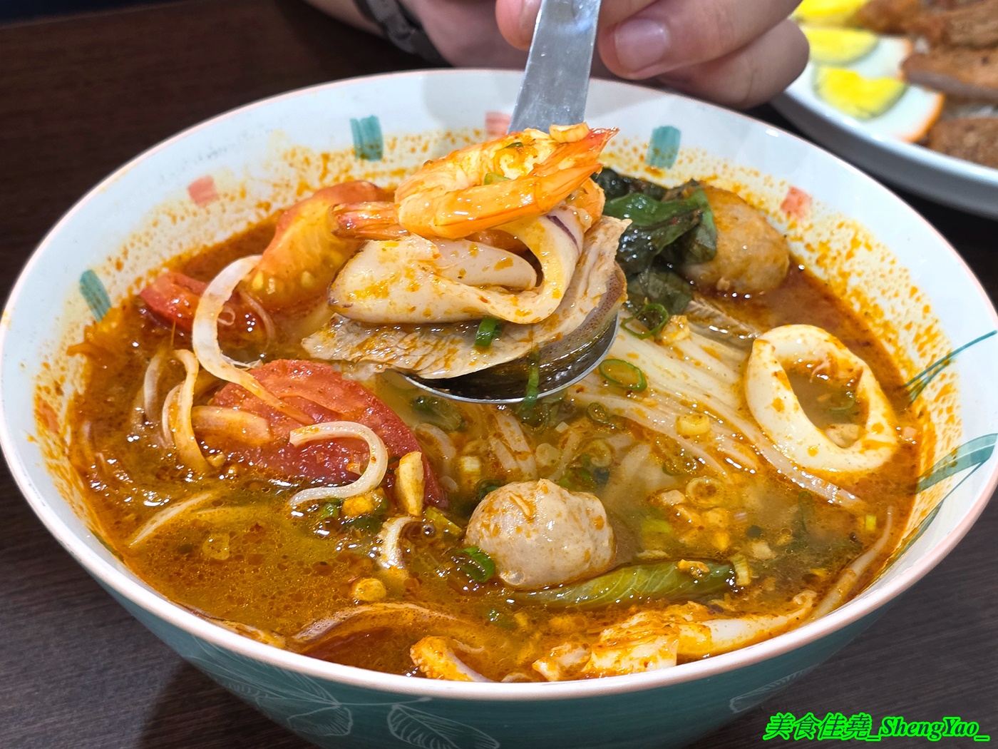 [台中沙鹿]HUONG TRA 香茶越南料理 – 海線新開幕越南料理，吃得到很少見的越南小煎餅和蒸米捲，口味不錯又便宜，內用免費飲料喝到飽。