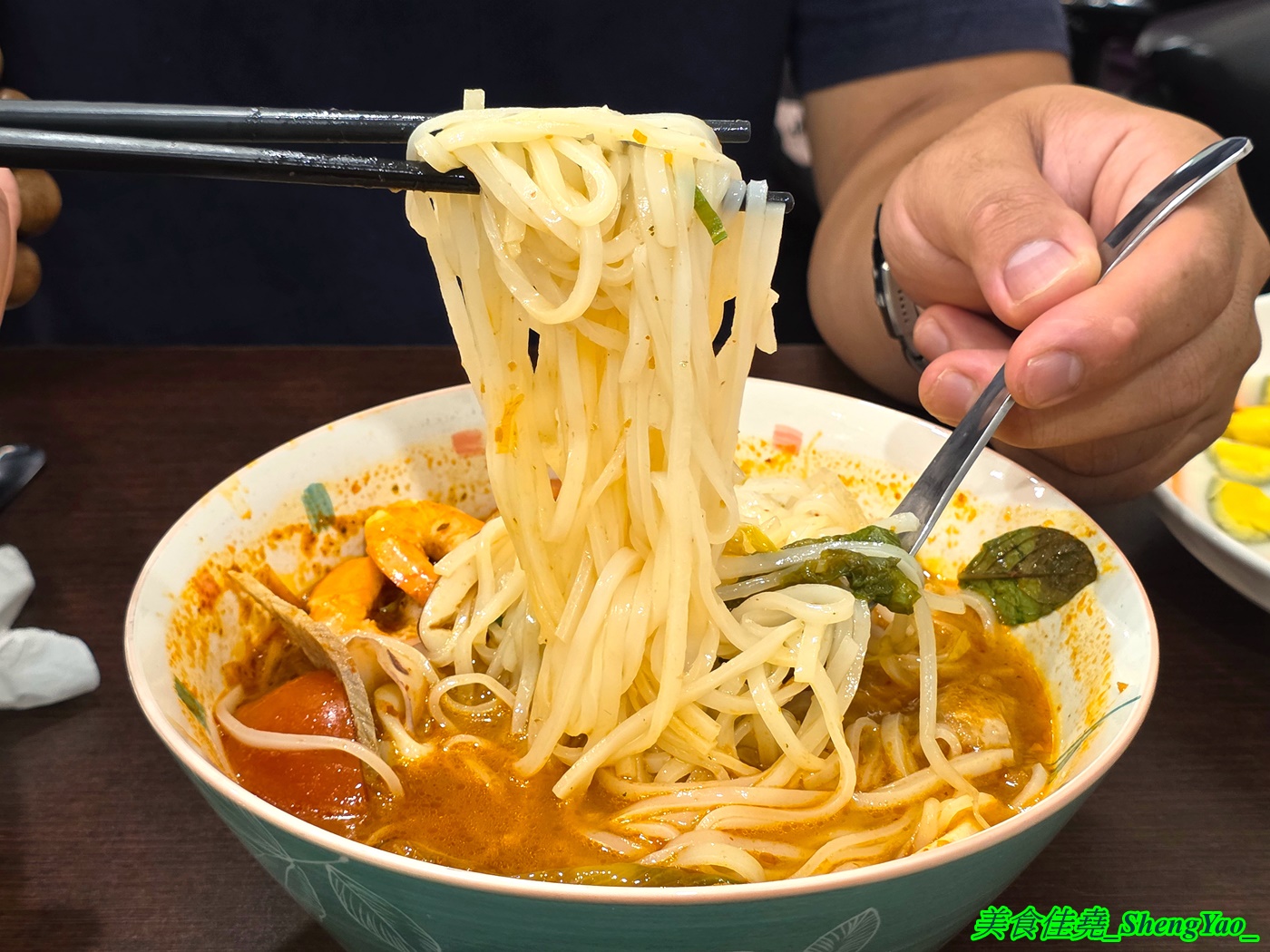 [台中沙鹿]HUONG TRA 香茶越南料理 – 海線新開幕越南料理，吃得到很少見的越南小煎餅和蒸米捲，口味不錯又便宜，內用免費飲料喝到飽。