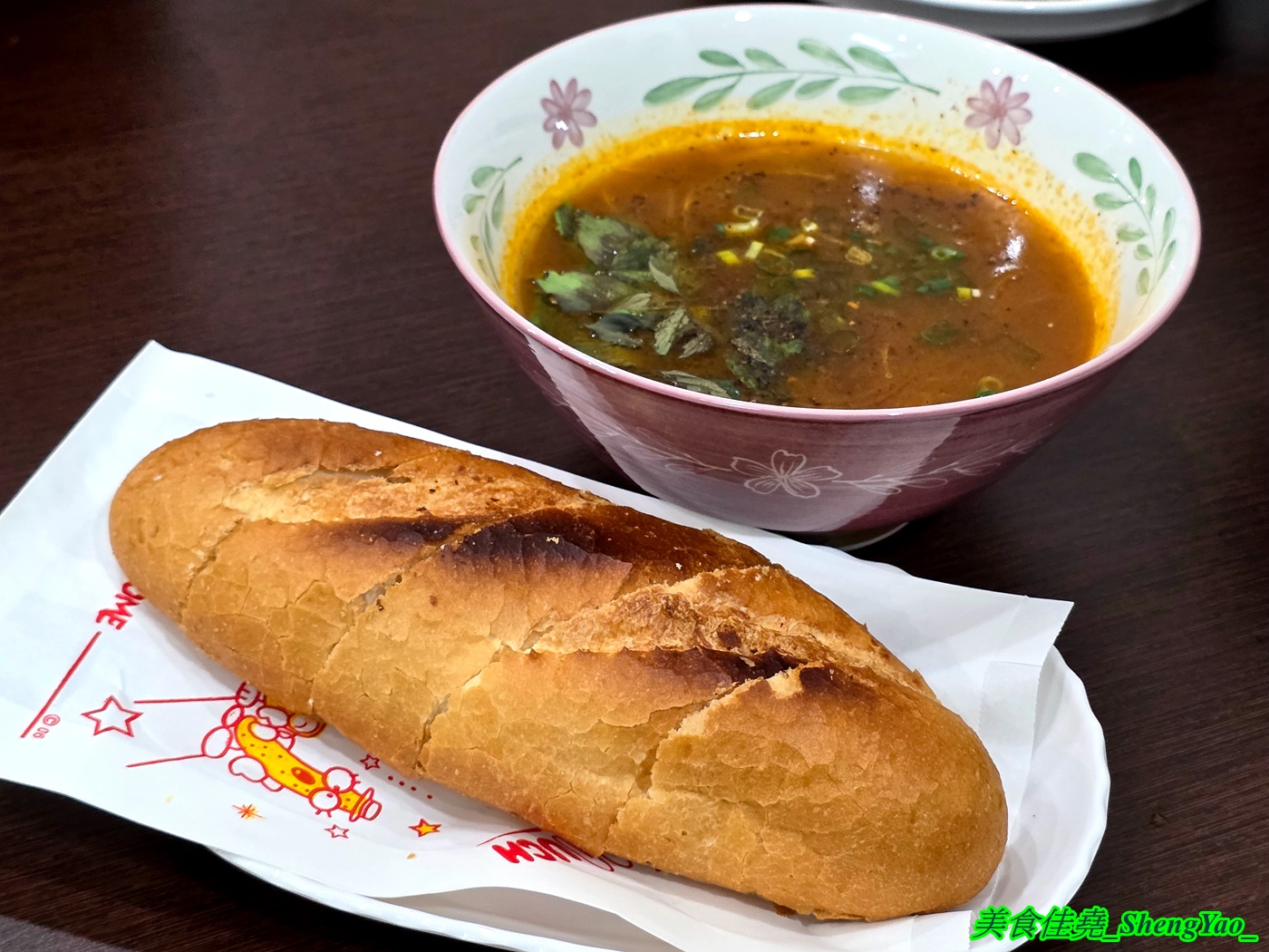 [台中沙鹿]HUONG TRA 香茶越南料理 – 海線新開幕越南料理，吃得到很少見的越南小煎餅和蒸米捲，口味不錯又便宜，內用免費飲料喝到飽。
