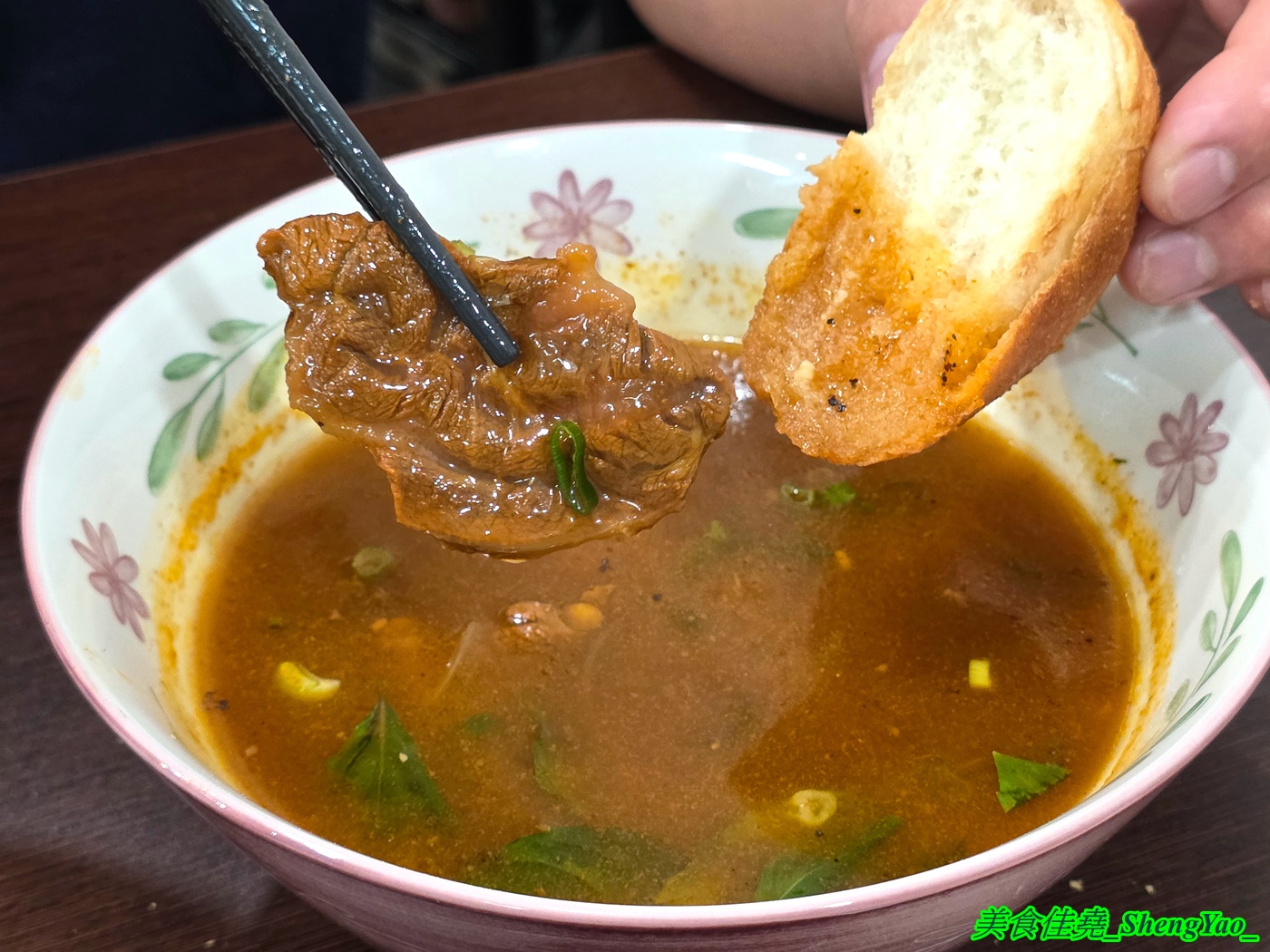 [台中沙鹿]HUONG TRA 香茶越南料理 – 海線新開幕越南料理，吃得到很少見的越南小煎餅和蒸米捲，口味不錯又便宜，內用免費飲料喝到飽。