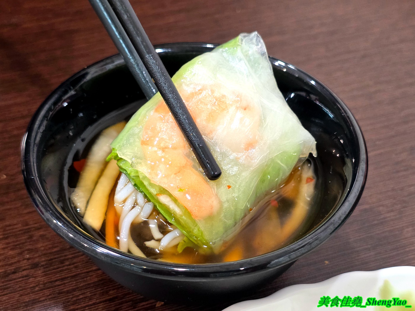 [台中沙鹿]HUONG TRA 香茶越南料理 – 海線新開幕越南料理，吃得到很少見的越南小煎餅和蒸米捲，口味不錯又便宜，內用免費飲料喝到飽。