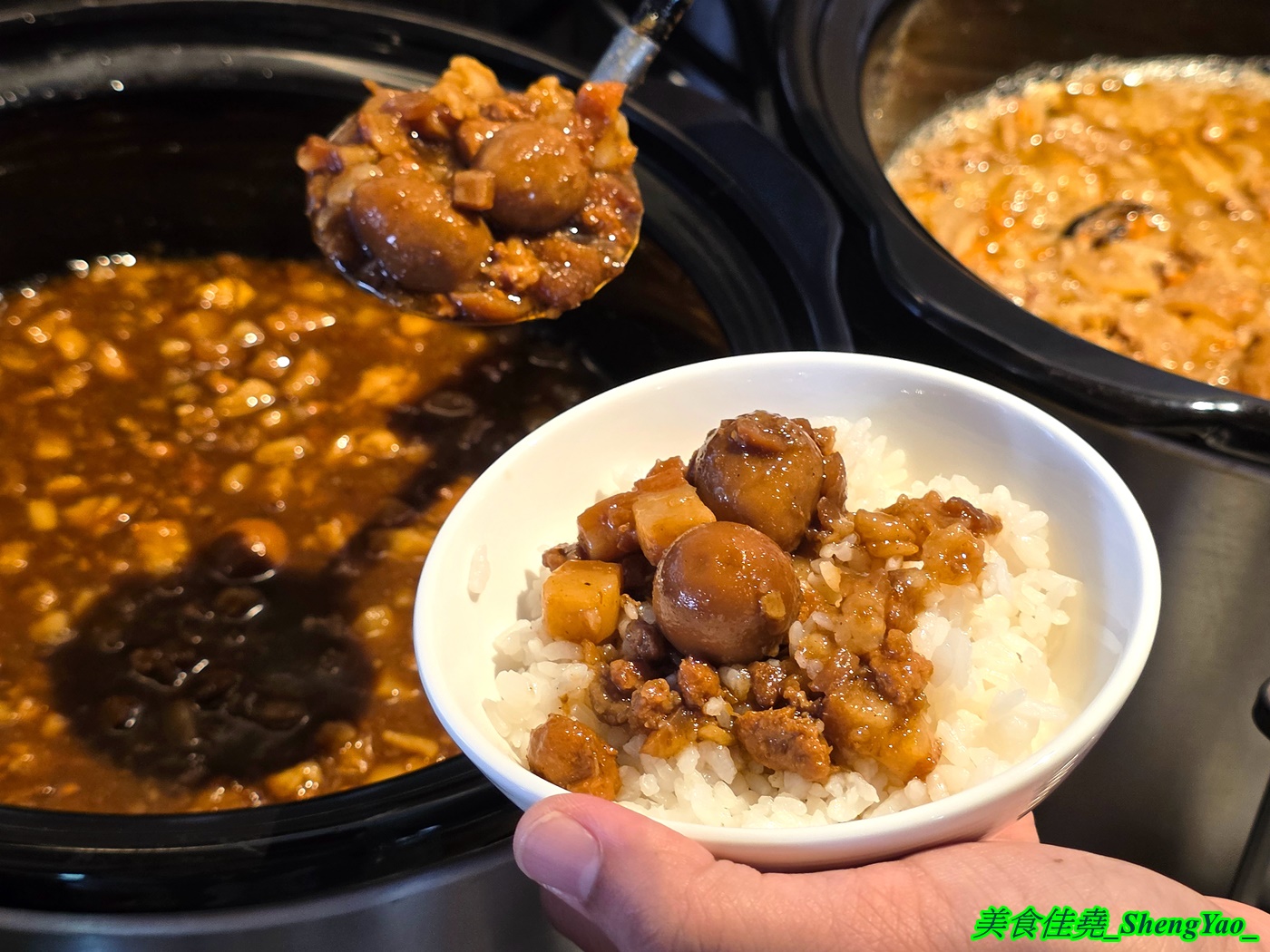 [台中沙鹿]尚石苑石頭火鍋 沙鹿店 – 海線屹立不搖的人氣火鍋店，魷魚螺肉蒜鍋新上市，野菜吧蛤蠣無限供應中，熟食區還有情人果。