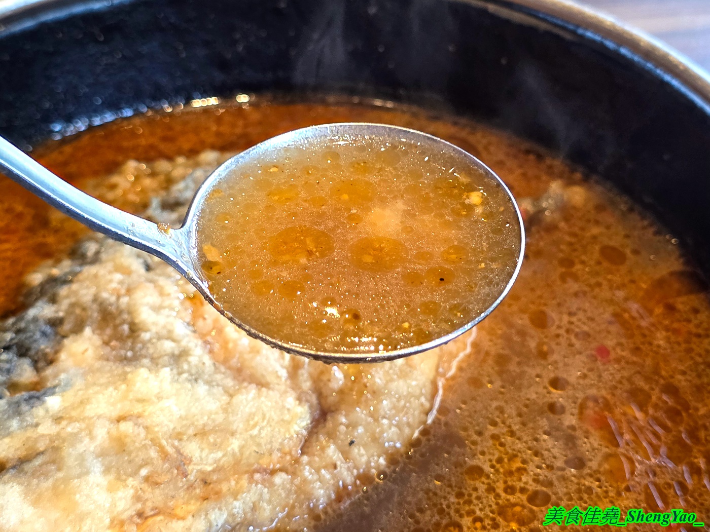 [台中沙鹿]尚石苑石頭火鍋 沙鹿店 – 海線屹立不搖的人氣火鍋店，魷魚螺肉蒜鍋新上市，野菜吧蛤蠣無限供應中，熟食區還有情人果。