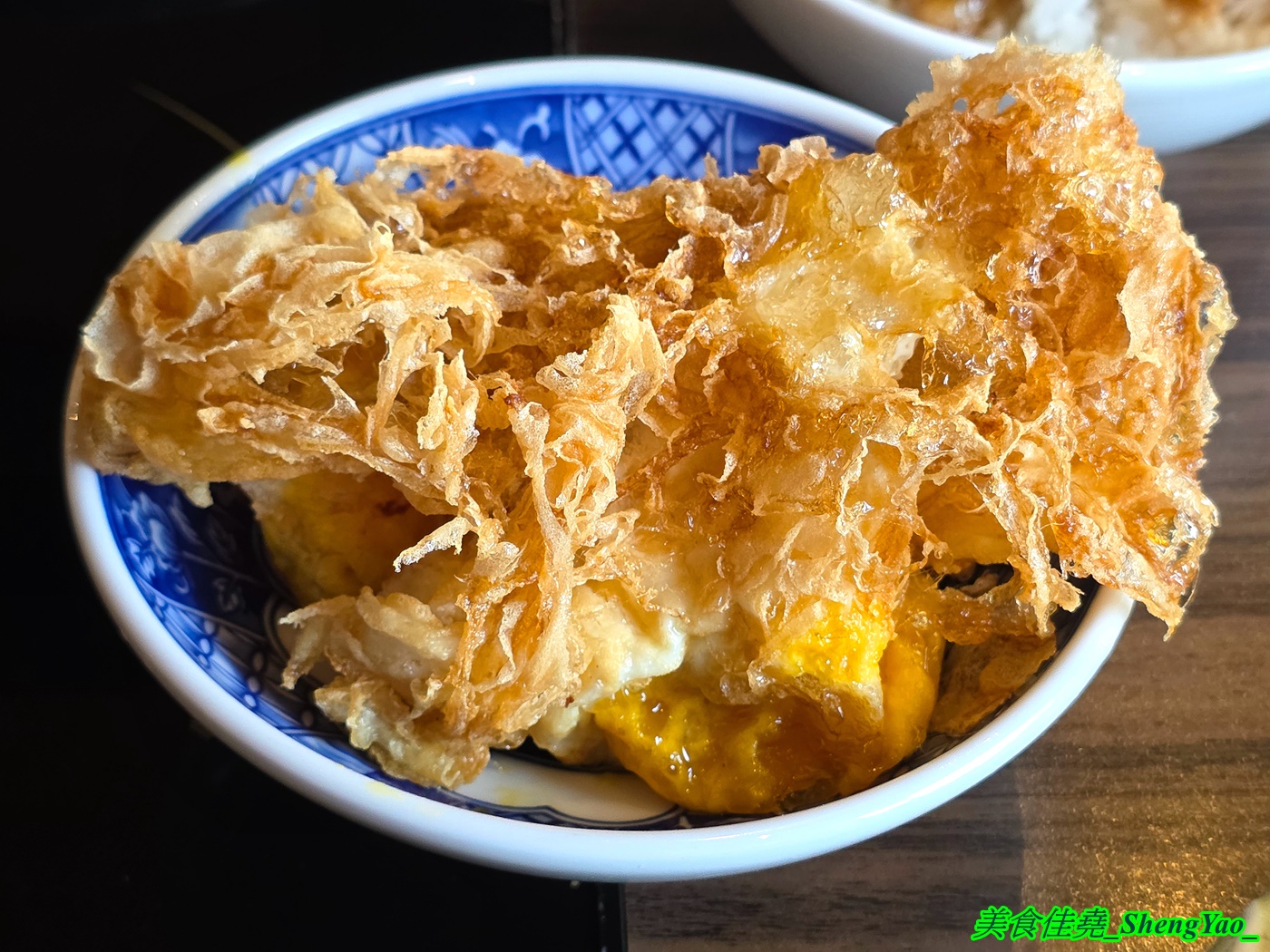 [台中沙鹿]尚石苑石頭火鍋 沙鹿店 – 海線屹立不搖的人氣火鍋店，魷魚螺肉蒜鍋新上市，野菜吧蛤蠣無限供應中，熟食區還有情人果。