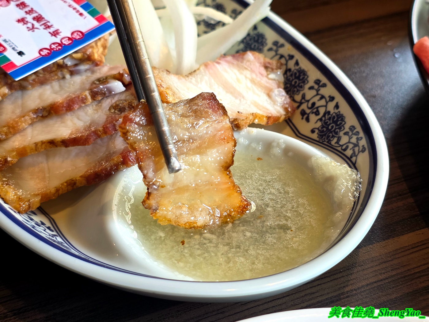 [台中沙鹿]尚石苑石頭火鍋 沙鹿店 – 海線屹立不搖的人氣火鍋店，魷魚螺肉蒜鍋新上市，野菜吧蛤蠣無限供應中，熟食區還有情人果。