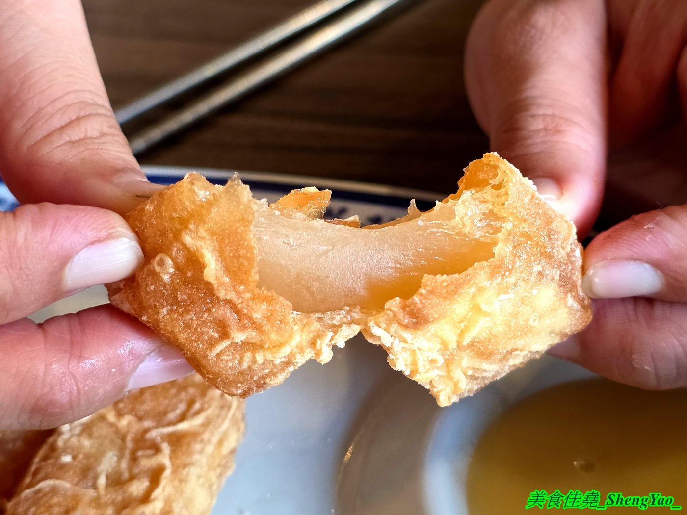 [台中沙鹿]尚石苑石頭火鍋 沙鹿店 – 海線屹立不搖的人氣火鍋店，魷魚螺肉蒜鍋新上市，野菜吧蛤蠣無限供應中，熟食區還有情人果。