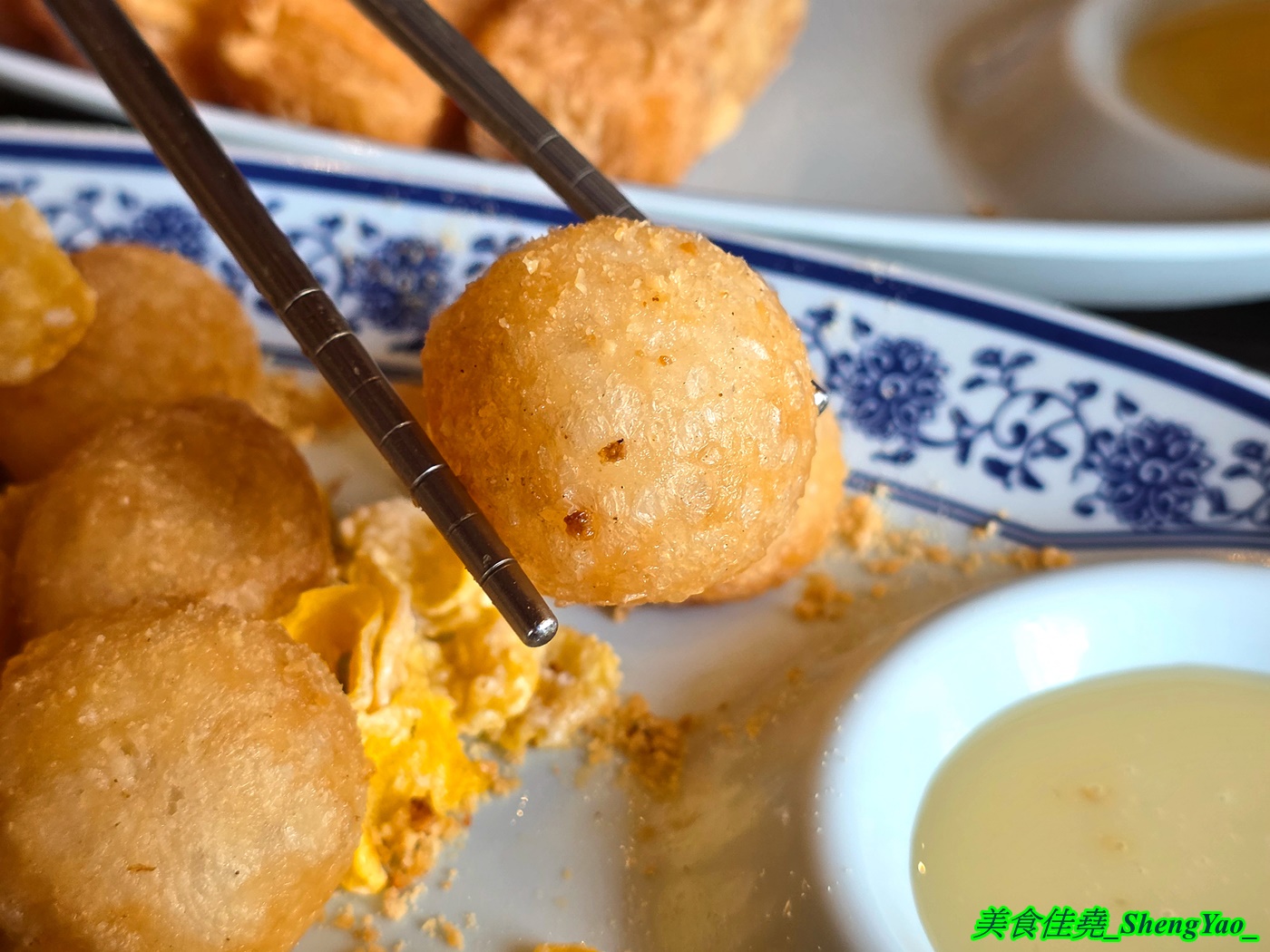 [台中沙鹿]尚石苑石頭火鍋 沙鹿店 – 海線屹立不搖的人氣火鍋店，魷魚螺肉蒜鍋新上市，野菜吧蛤蠣無限供應中，熟食區還有情人果。